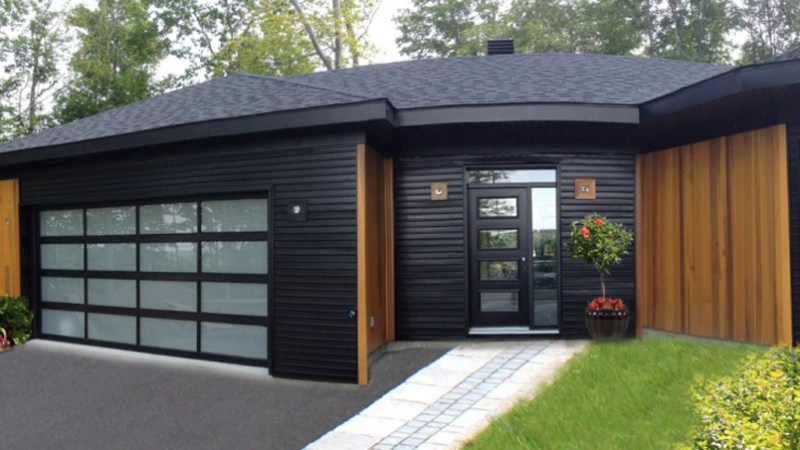 Panoramic residential garage door