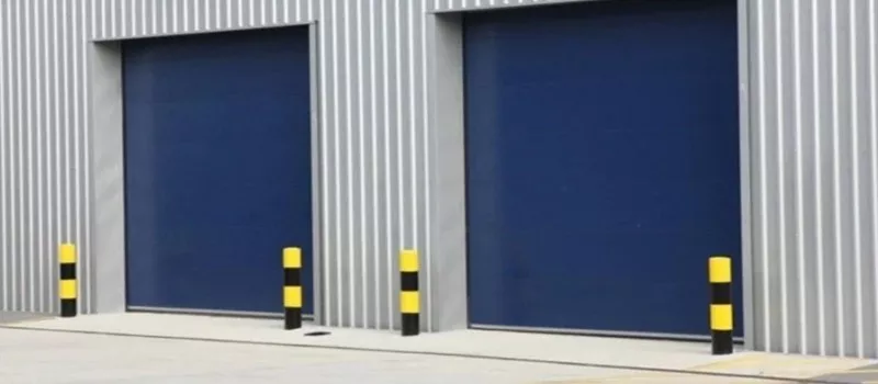 Commercial garage door